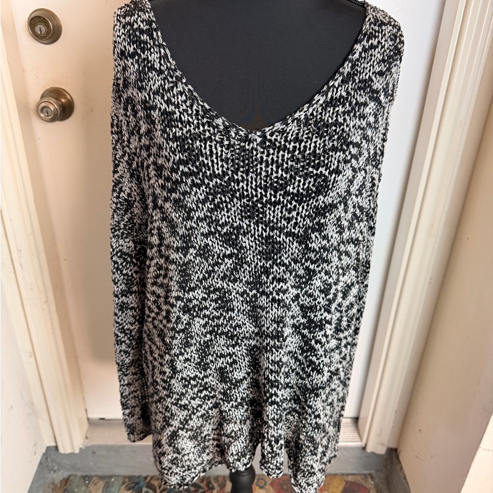 Eileen Fisher Black and White Knit Top